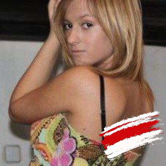 Meet your Posher, Nicole - Picture 1 of 1